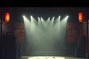 《冰层之下》封面：蓝白色冰面下方的暗流